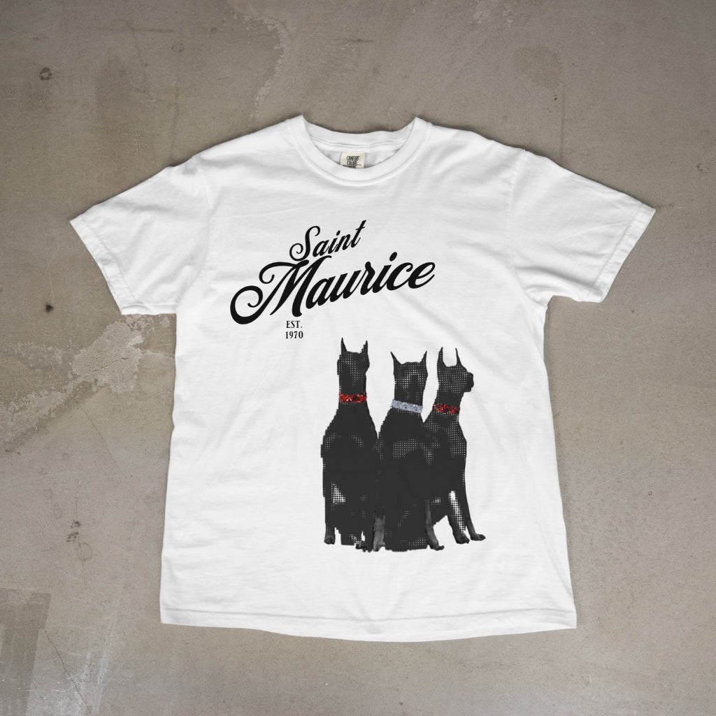 THREE HOUNDS & A SAINT BY MY SIDE! MEN'S T-SHIRT